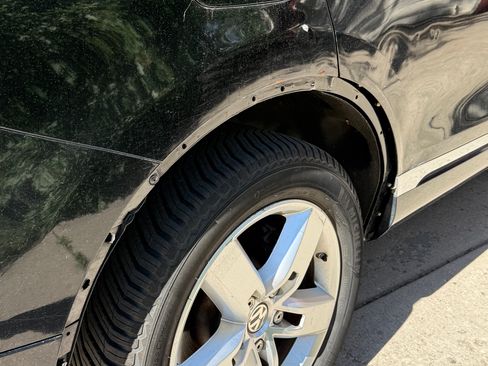 Used 2011 Volkswagen Touareg Executive AWD/4WD image 9
