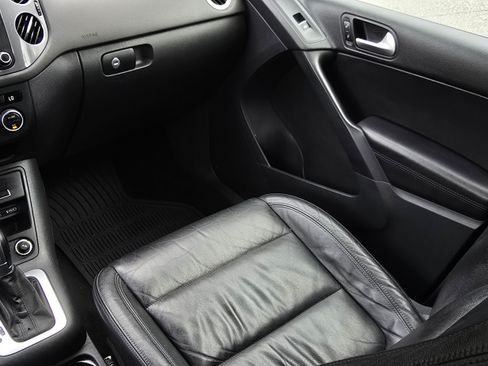 Used 2017 Volkswagen Tiguan Sport image 17