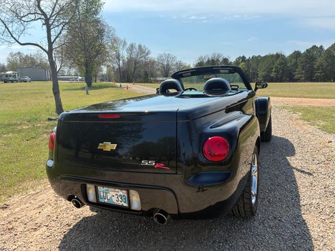 Used 2004 Chevrolet SSR w/ Preferred Equipment Group image 5