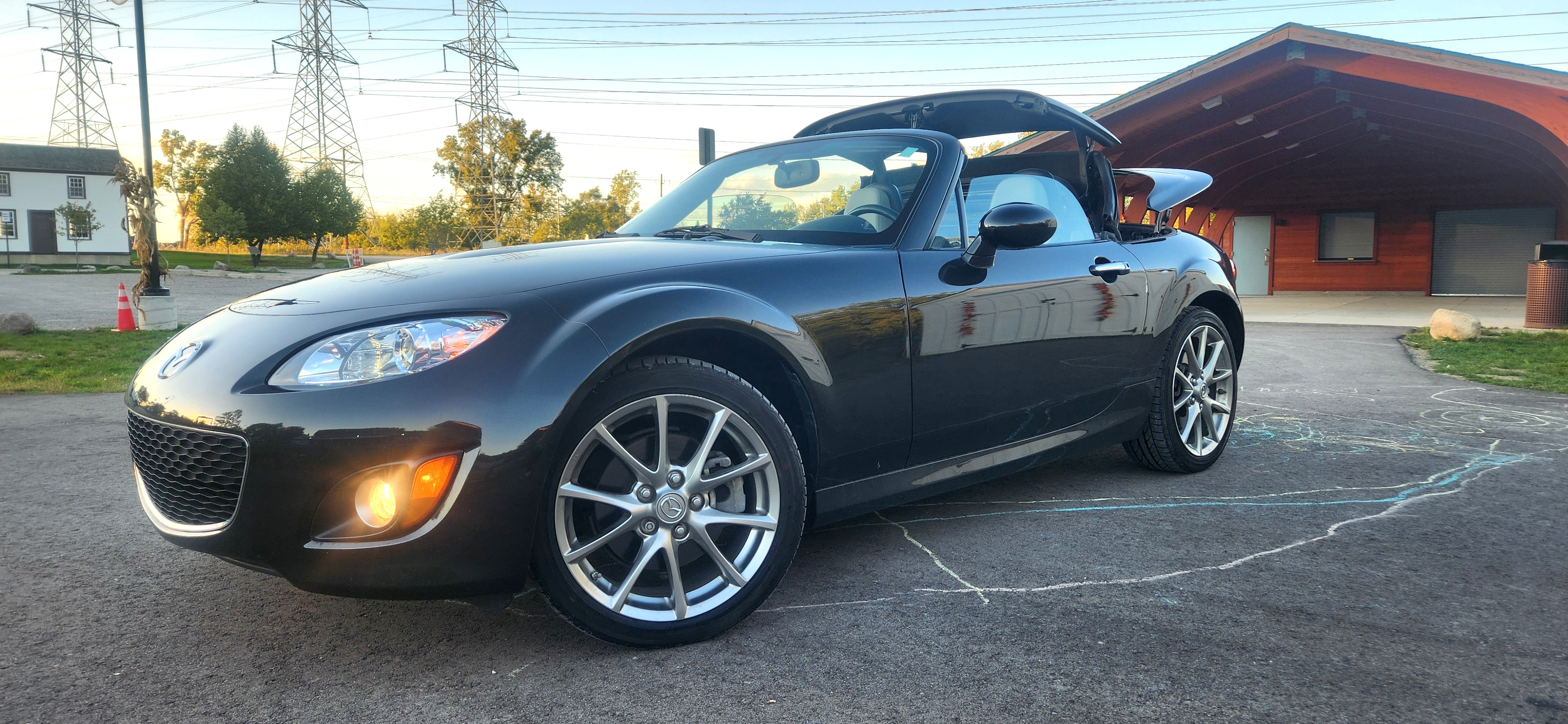 Used 2011 MAZDA MX-5 Miata Grand Touring RWD image 2
