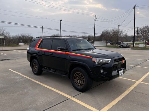 Used 2023 Toyota 4Runner 40th Anniversary SE image 9