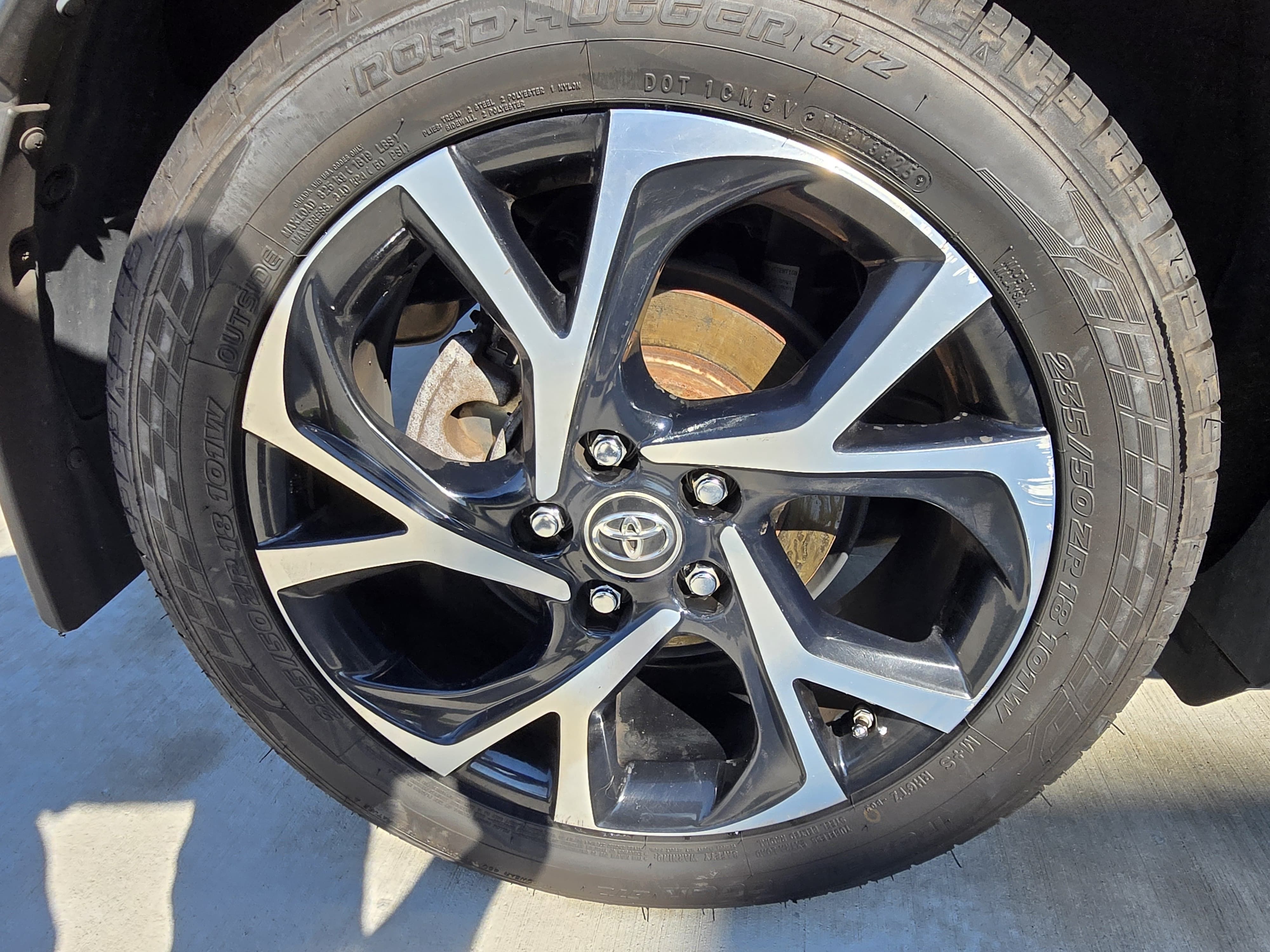 Used 2018 Toyota C-HR XLE FWD image 16