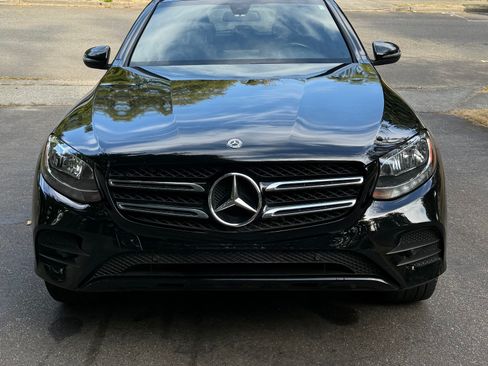 Used 2019 Mercedes-Benz GLC 300 4MATIC image 2
