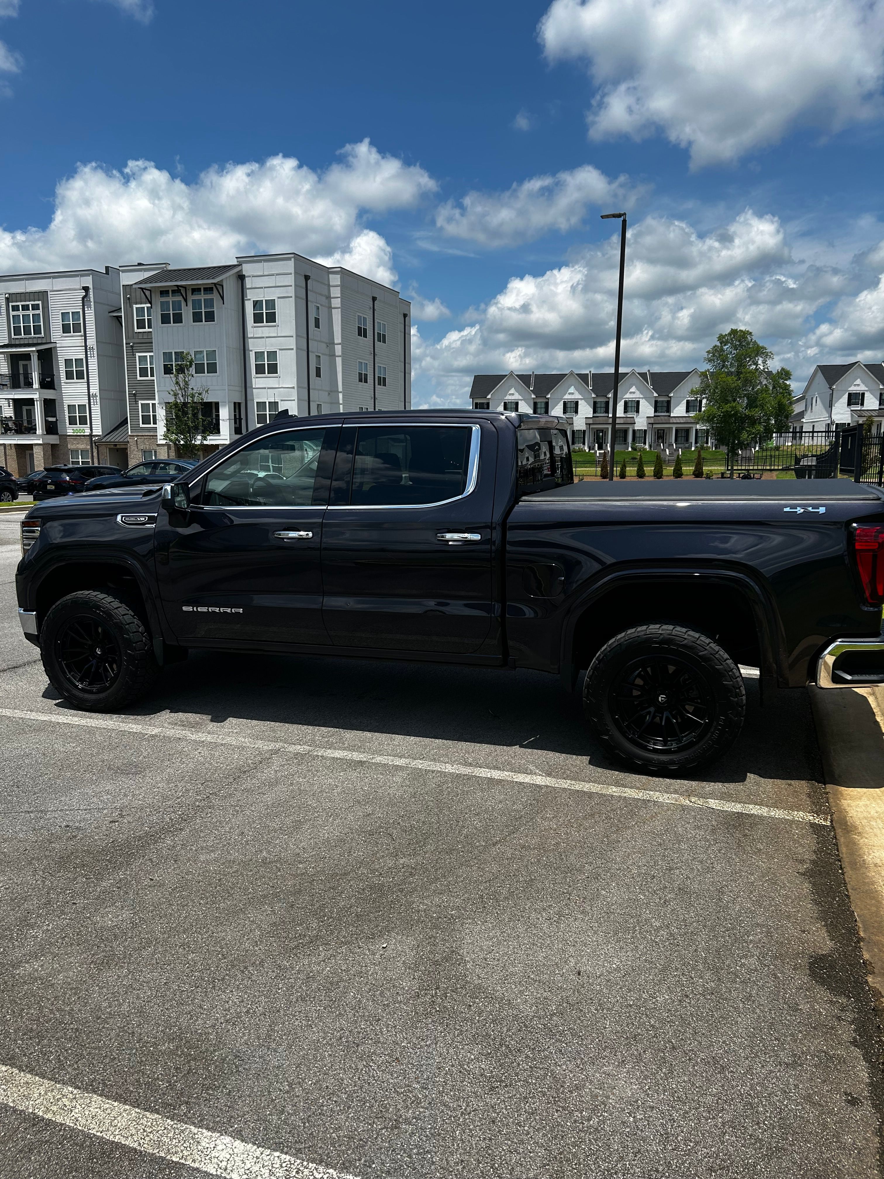 Used 2026 GMC Sierra 1500 SLT w/ SLT Convenience Package AWD/4WD image 1