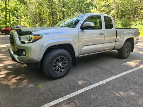 Used 2017 Toyota Tacoma SR5 image 4