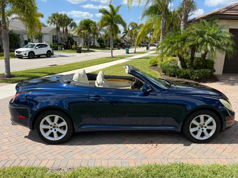 Used 2005 Lexus SC 430 Convertible RWD image 2