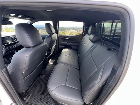 Used 2018 Toyota Tacoma TRD Sport image 13