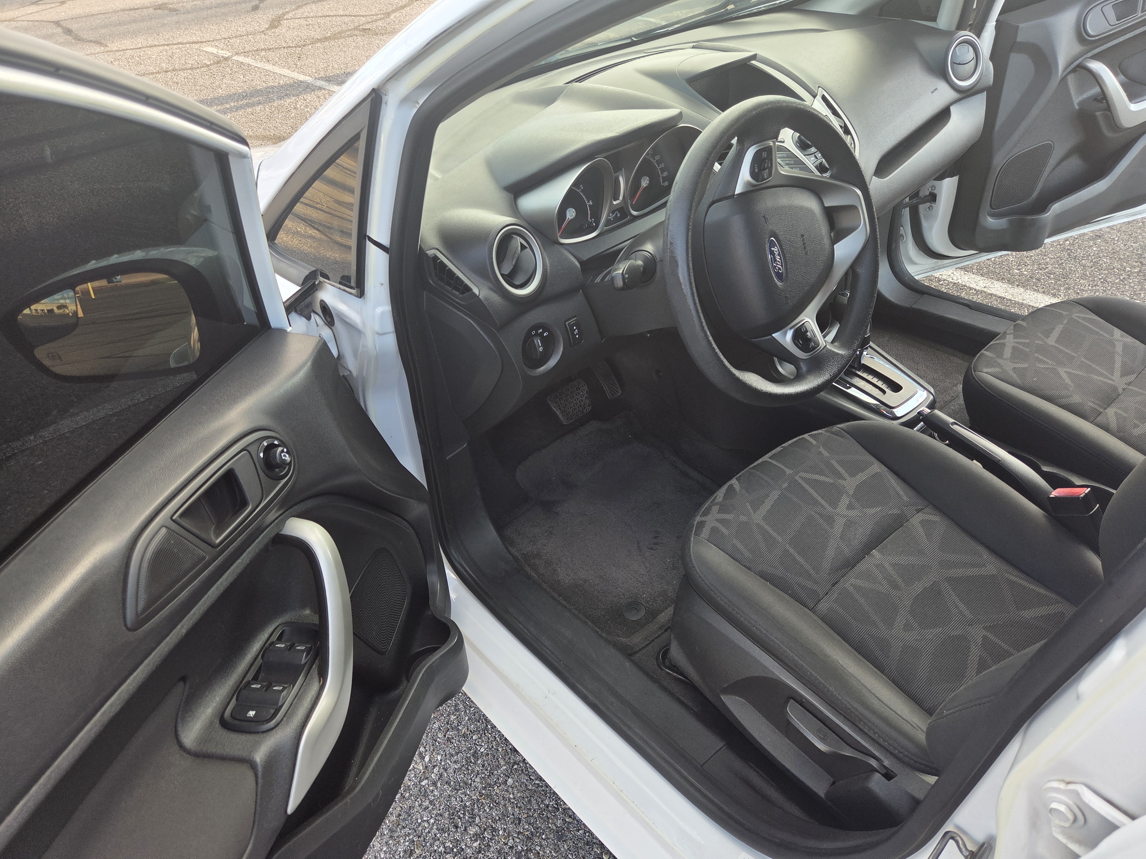 Used 2013 Ford Fiesta SE FWD image 11