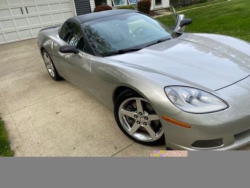 Used 2006 Chevrolet Corvette Coupe w/ Performance Package RWD image 5