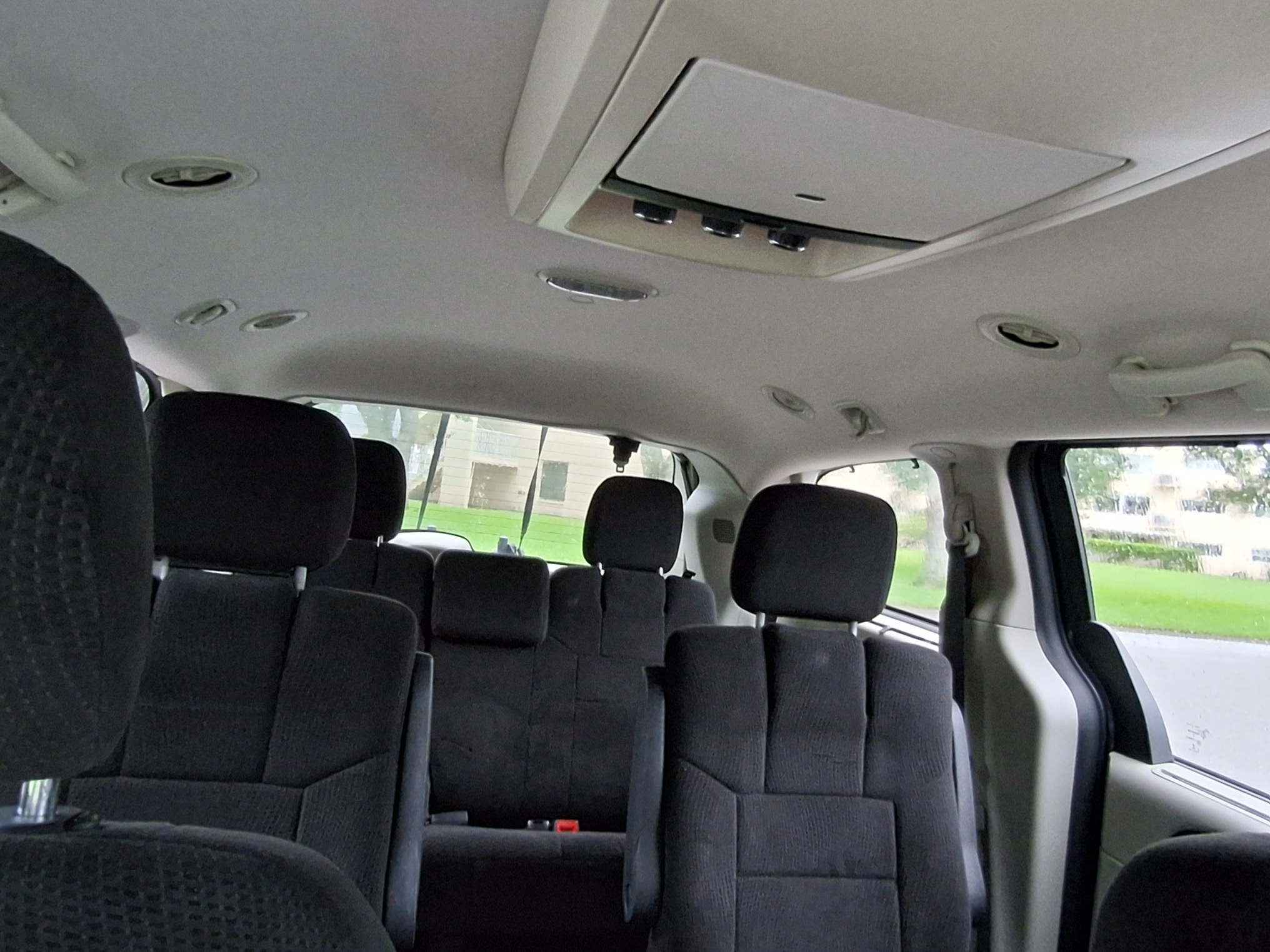 Used 2013 Dodge Grand Caravan SXT w/ Rear Park Assist Pkg FWD image 9