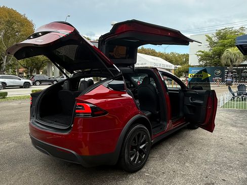 Used 2023 Tesla Model X Plaid image 9
