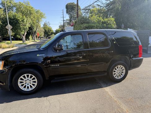 Used 2013 Chevrolet Tahoe 4WD Hybrid image 1