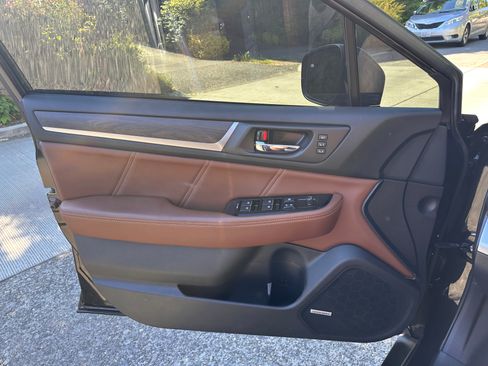 Used 2019 Subaru Outback 3.6R Touring w/ Popular Package #3A image 6