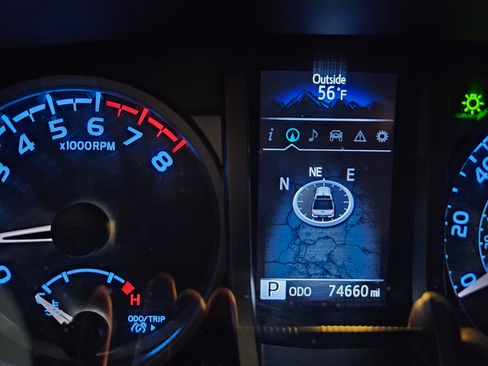 Used 2019 Toyota Tacoma TRD Off-Road image 18