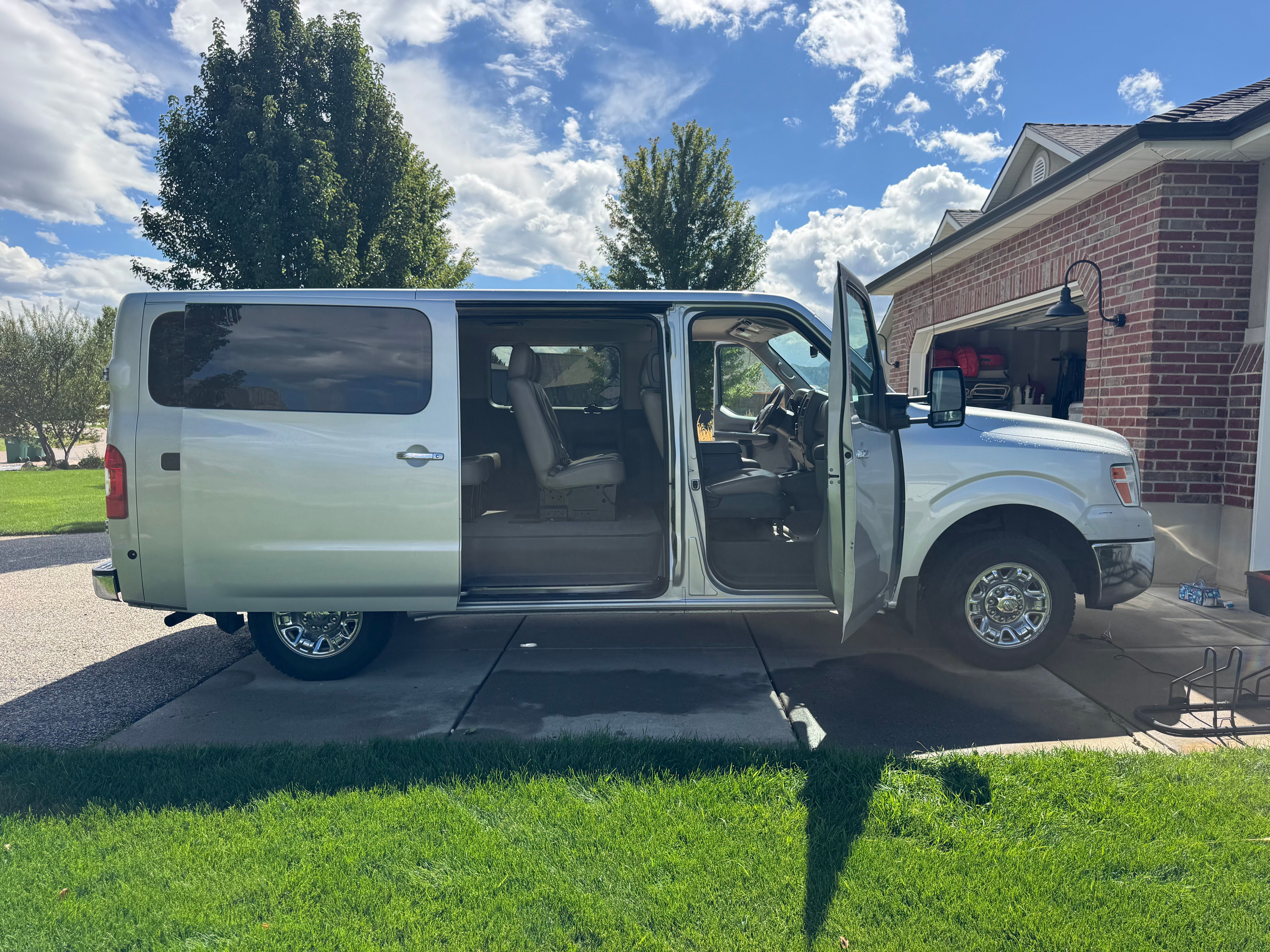 Used 2020 Nissan NV 3500 SL RWD image 11