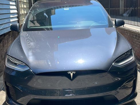 Used 2022 Tesla Model X image 1