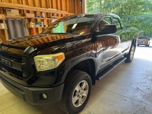 Used 2014 Toyota Tundra SR5 w/ SR5 Upgrade Package AWD/4WD image 4