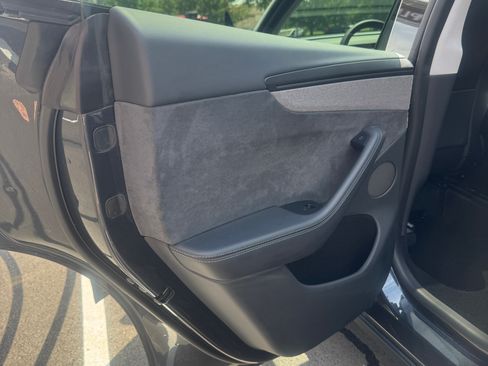 Used 2026 Tesla Model Y AWD image 9