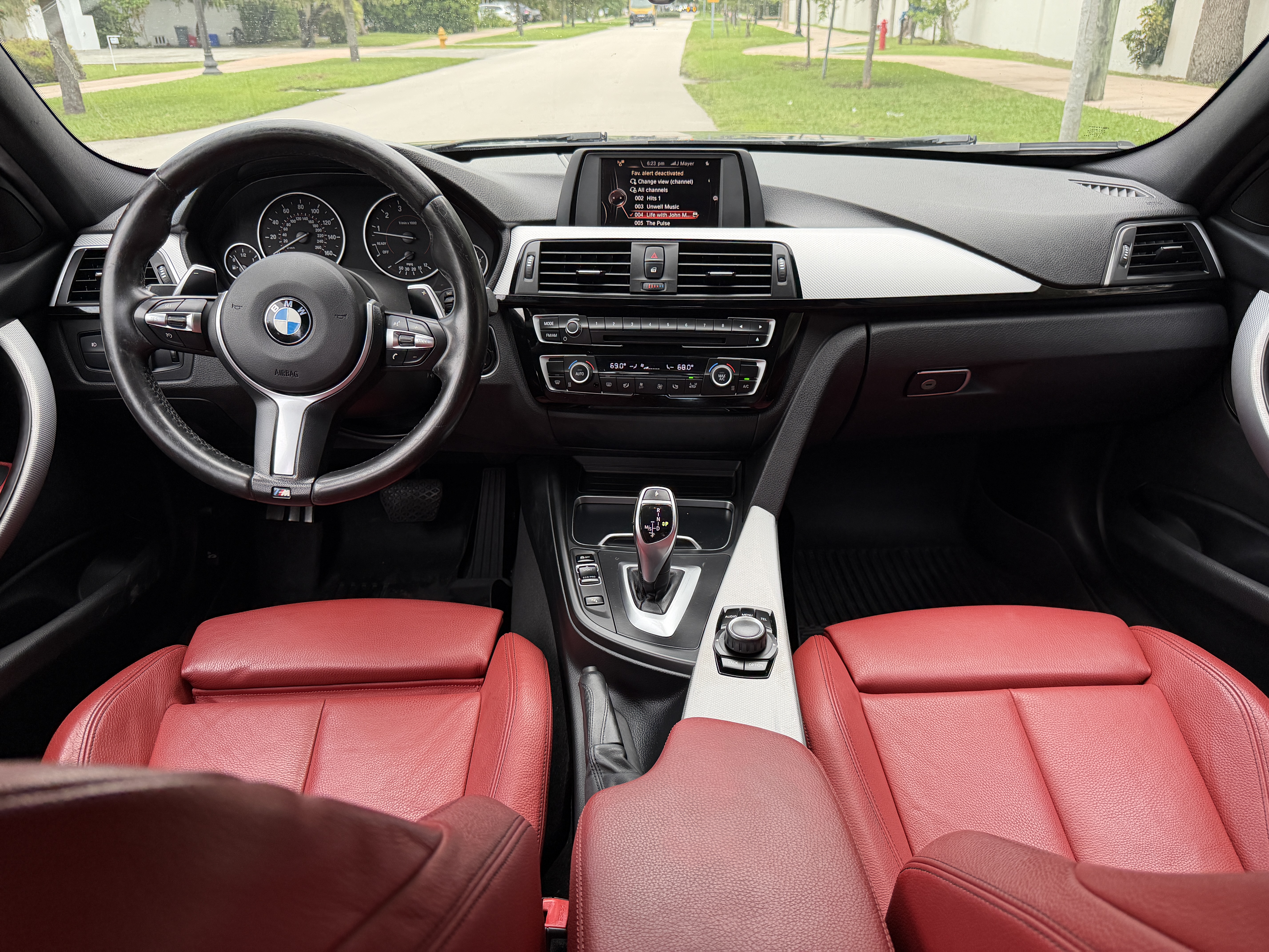 Used 2017 BMW 330i Sedan RWD image 9