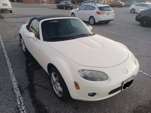 Used 2007 MAZDA MX-5 Miata Sport w/ Convenience Pkg image 2