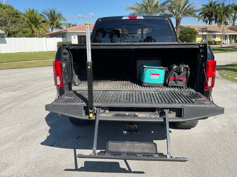 Used 2018 Ford F150 Lariat image 4