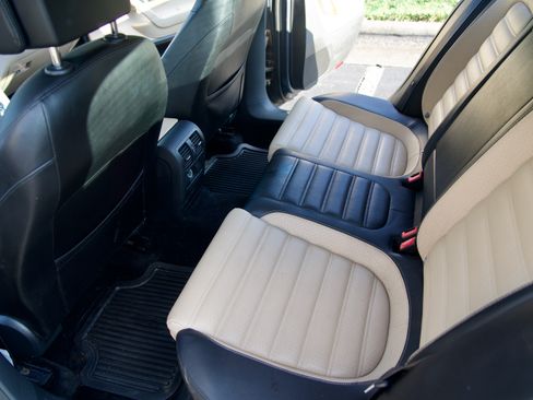 Used 2013 Volkswagen CC Sport image 12