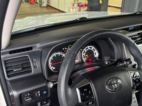 Used 2022 Toyota 4Runner Limited image 21