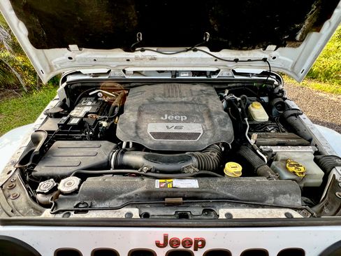 Used 2016 Jeep Wrangler Unlimited Sahara AWD/4WD image 27