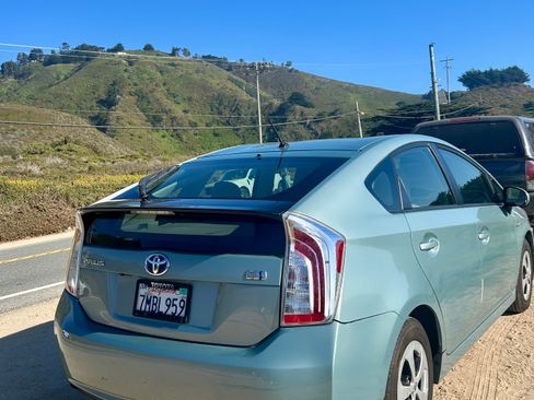 Used 2015 Toyota Prius Two FWD image 4