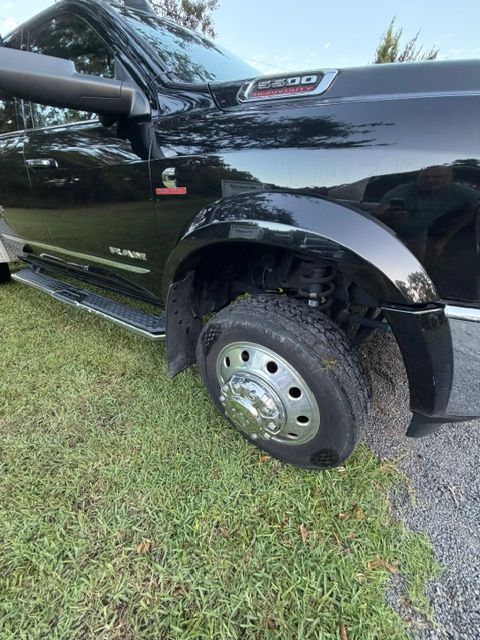 Used 2022 RAM 5500 4x4 Crew Cab image 10