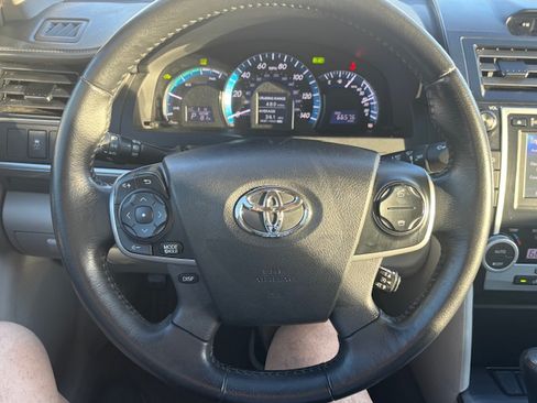 Used 2014 Toyota Camry XLE image 16