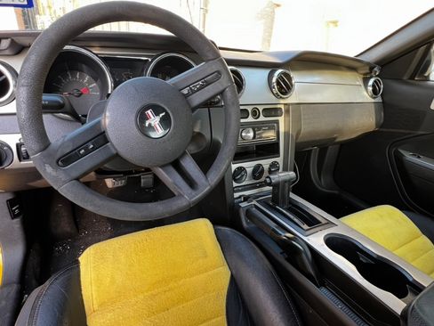 Used 2005 Ford Mustang Coupe RWD image 5