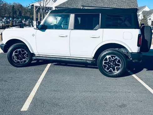Used 2023 Ford Bronco Outer Banks AWD/4WD image 13