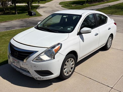 Used 2017 Nissan Versa SV FWD image 8