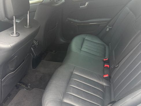 Used 2011 Mercedes-Benz E 550 4MATIC Sedan image 11