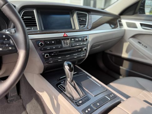 Used 2015 Hyundai Genesis 3.8 w/ Option Group 02 image 12