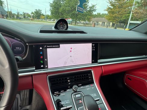 Used 2023 Porsche Panamera image 14