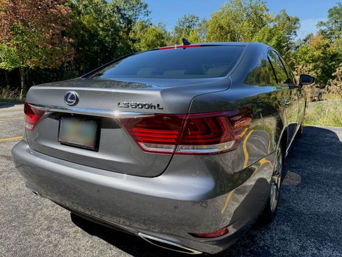 Used 2016 Lexus LS 600h L image 6