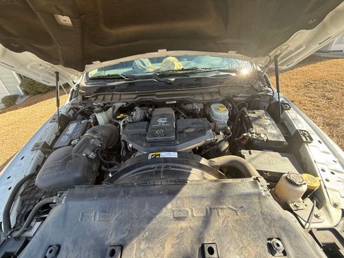 Used 2017 RAM 2500 Tradesman w/ Chrome Appearance Group image 10