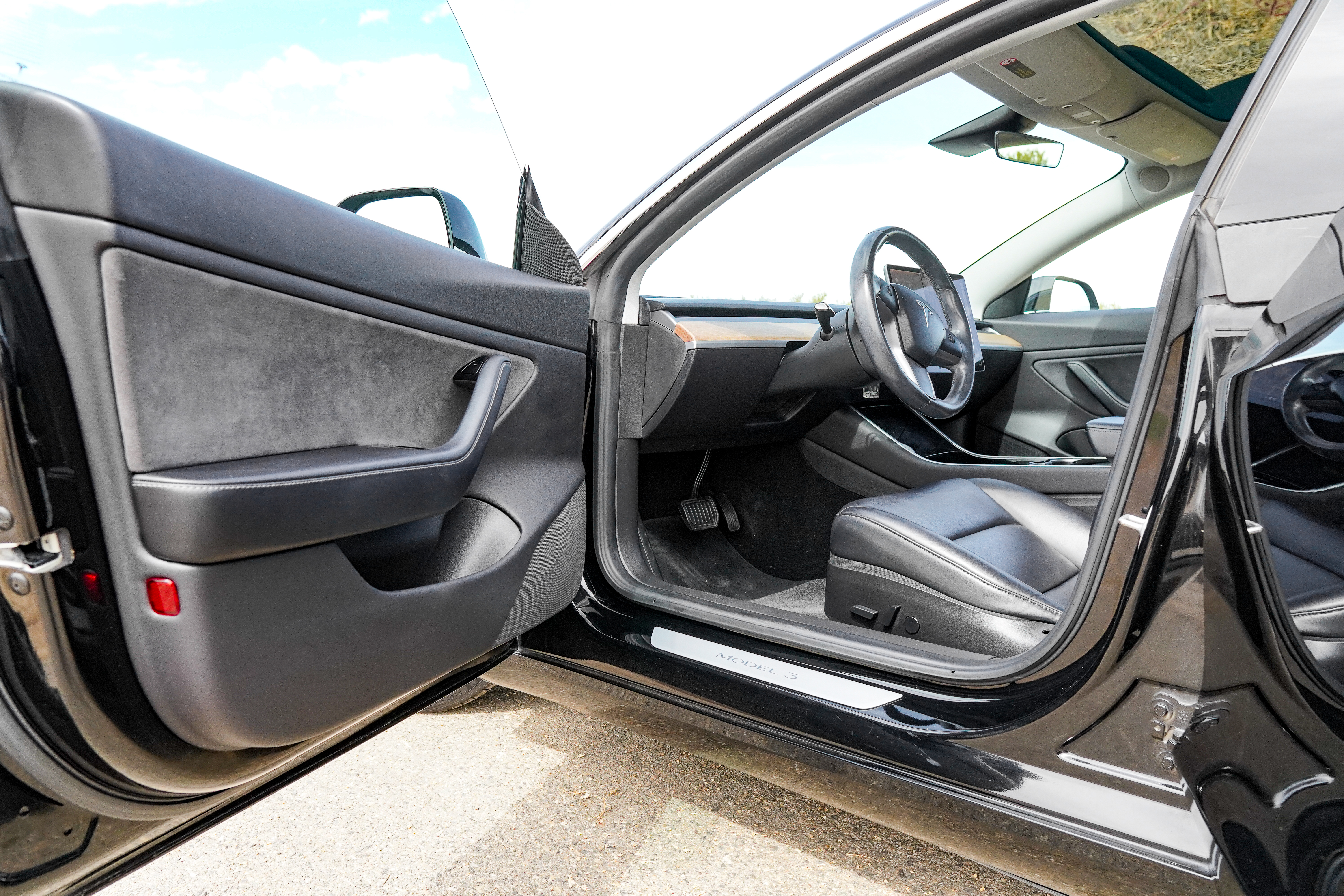 Used 2019 Tesla Model 3 Long Range RWD image 17