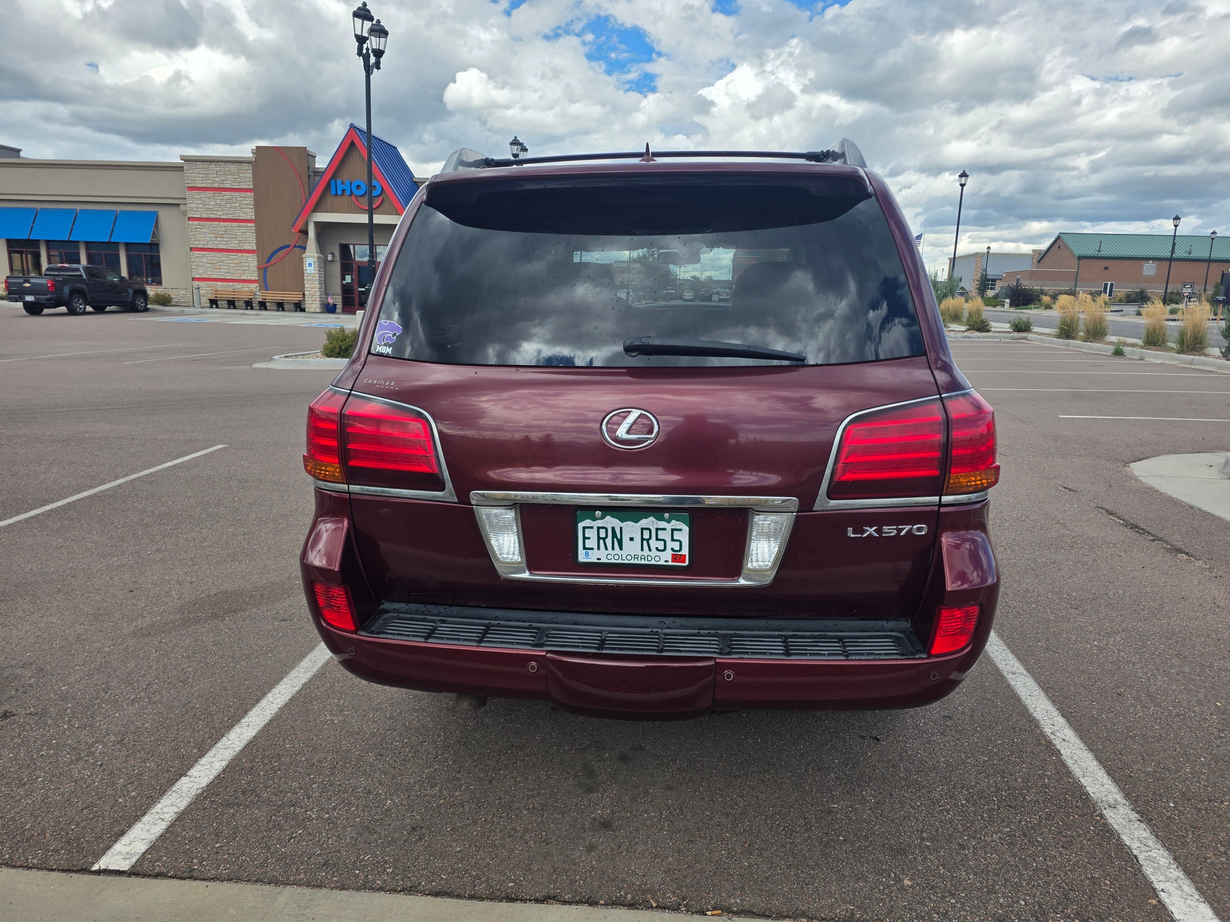 Used 2011 Lexus LX 570 4WD w/ Luxury Pkg image 9