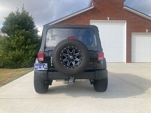 Used 2012 Jeep Wrangler Unlimited Sport w/ Connectivity Group image 6