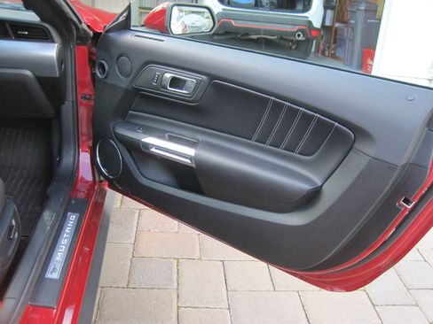 Used 2023 Ford Mustang GT Premium image 11