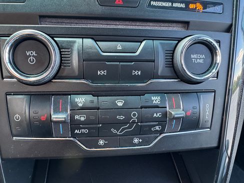 Used 2016 Ford Explorer XLT w/ Equipment Group 202A image 29