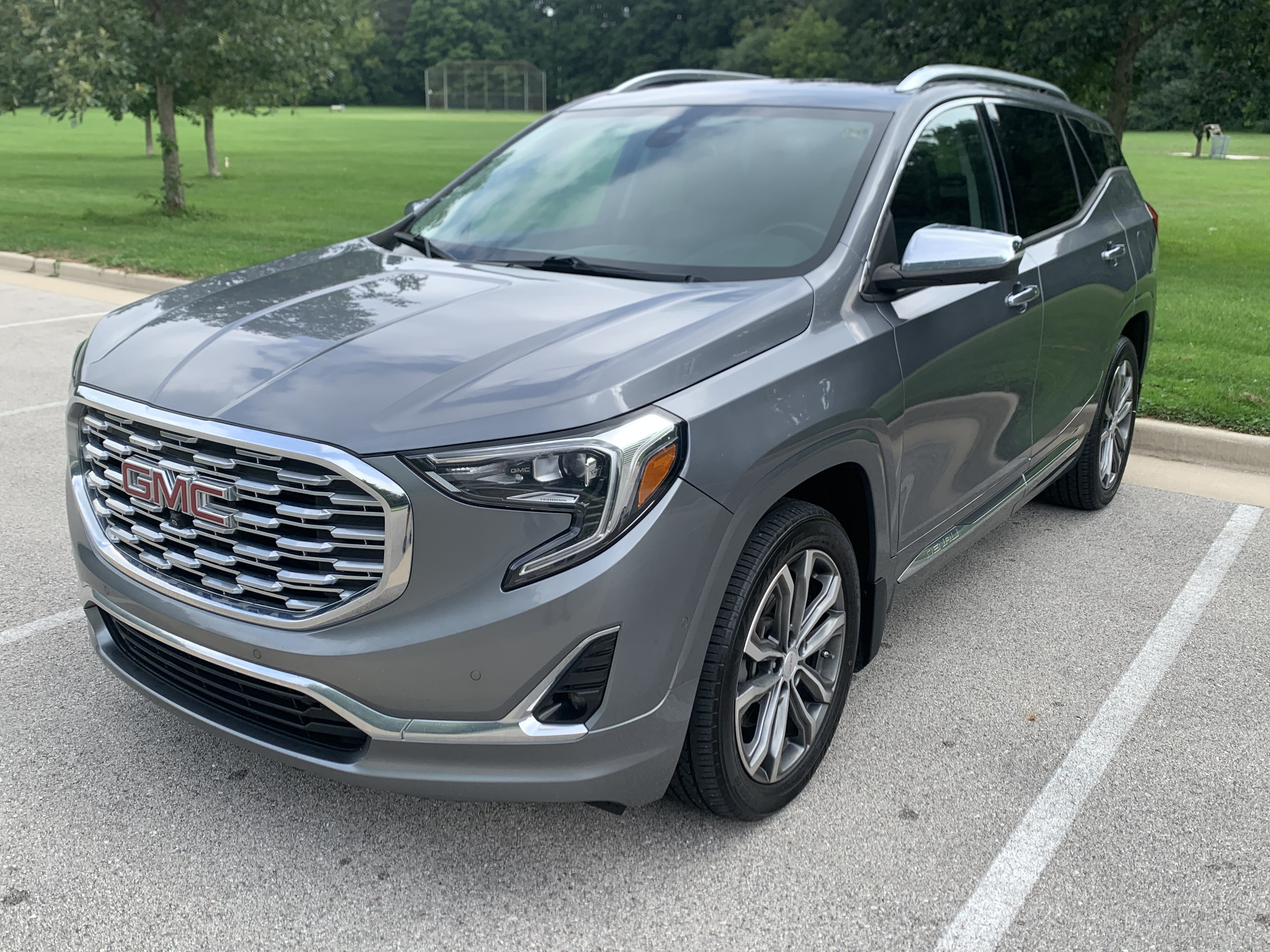 Used 2019 GMC Terrain Denali w/ GMC Pro Grade Package AWD/4WD image 1
