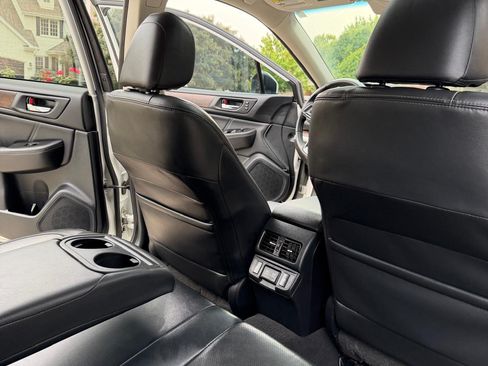 Used 2019 Subaru Outback 2.5i Limited AWD/4WD image 19