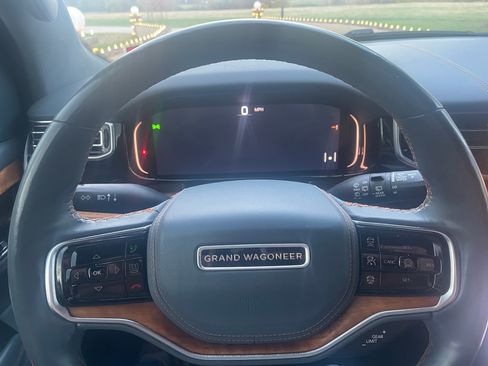 Used 2022 Jeep Grand Wagoneer Series II w/ Convenience Group III image 17