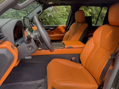 Used 2023 Lexus LX 600 4WD w/ Ultra Luxury Package image 4