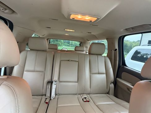 Used 2011 Chevrolet Suburban LT w/ Luxury Package AWD/4WD image 23