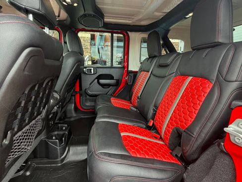 Used 2021 Jeep Wrangler Unlimited Rubicon AWD/4WD image 11